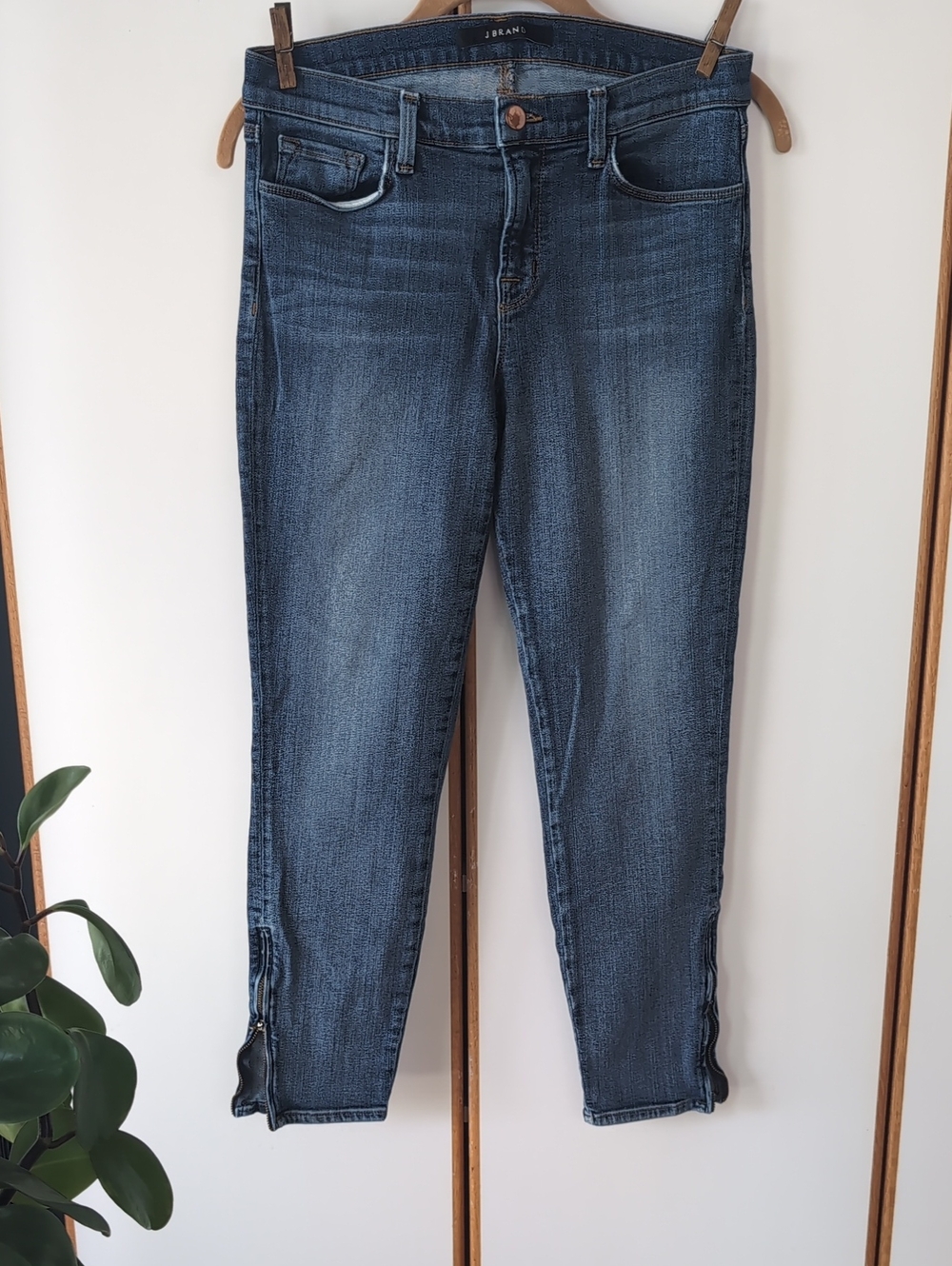 J Brand Capri Zip Jeans in Tone Wash 29